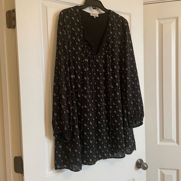 AVALEIGH Black and White Paisley Print Dress - Picture 8 of 12